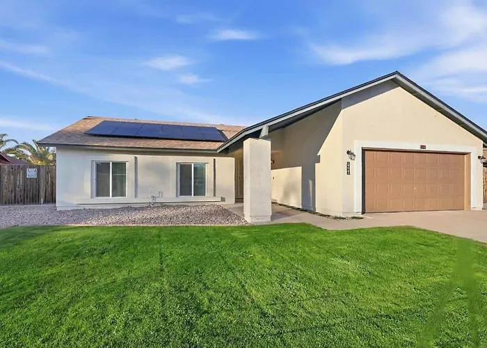Holiday home Sonoran Sun Retreat On Dahlia - Pool & Hot Tub!