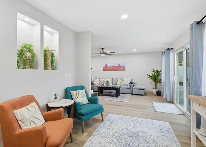 Sonoran Sun Retreat On Dahlia - Pool & Hot Tub! Holiday home Peoria