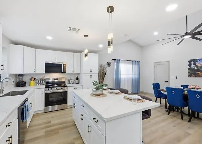 Sonoran Sun Retreat On Dahlia - Pool & Hot Tub!