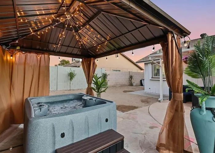 Sonoran Sun Retreat On Dahlia - Pool & Hot Tub!