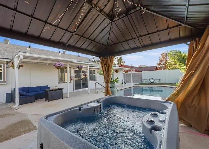 Holiday home Sonoran Sun Retreat On Dahlia - Pool & Hot Tub! *