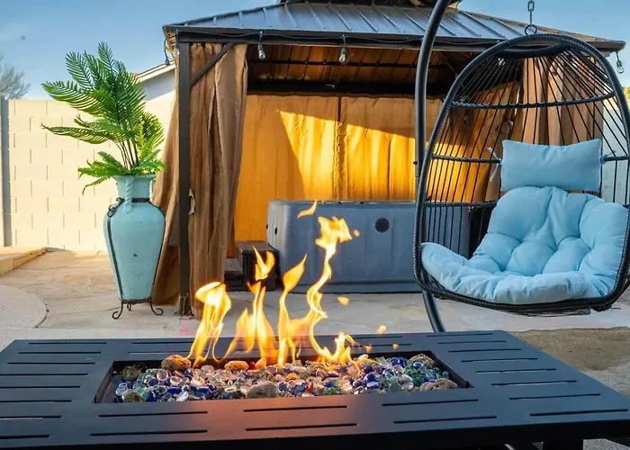 Sonoran Sun Retreat On Dahlia - Pool & Hot Tub! Holiday home Peoria