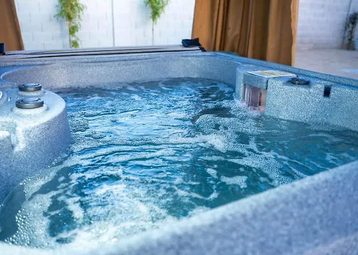 Sonoran Sun Retreat On Dahlia - Pool & Hot Tub!